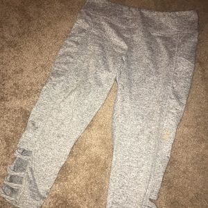 Light grey cropped leggings with pockets